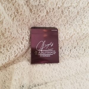 NIB MAC AALIYAH EYESHADOW X 9